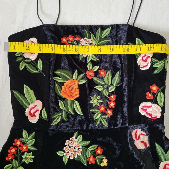 ALICE + OLIVIA Launa black velvet mini dress with colourful floral embroidery - Picture 11 of 14